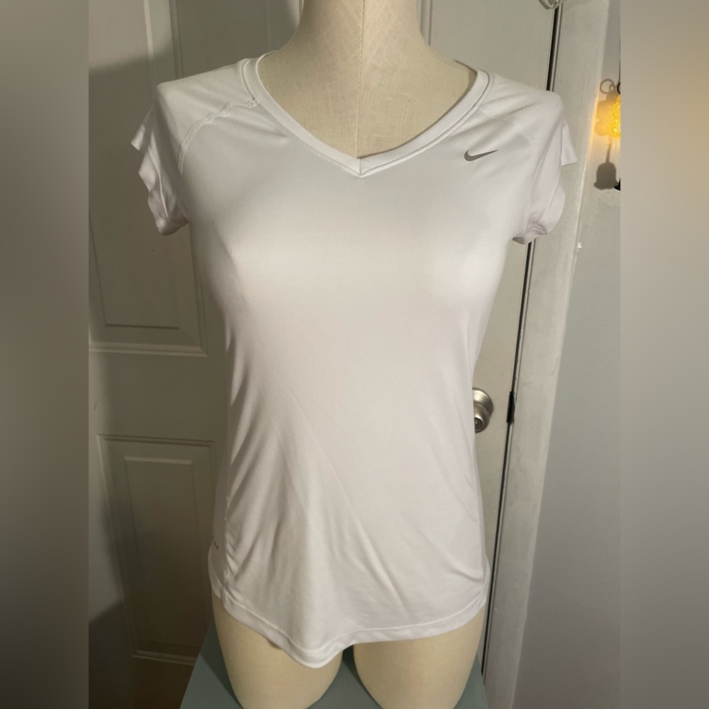2/$15 3/$20🌹 Nike women’s running top